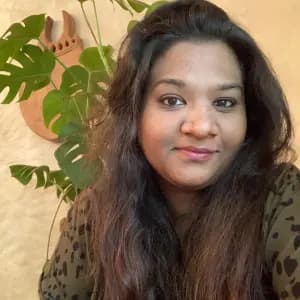 professional online Extended Essay tutor Pooja